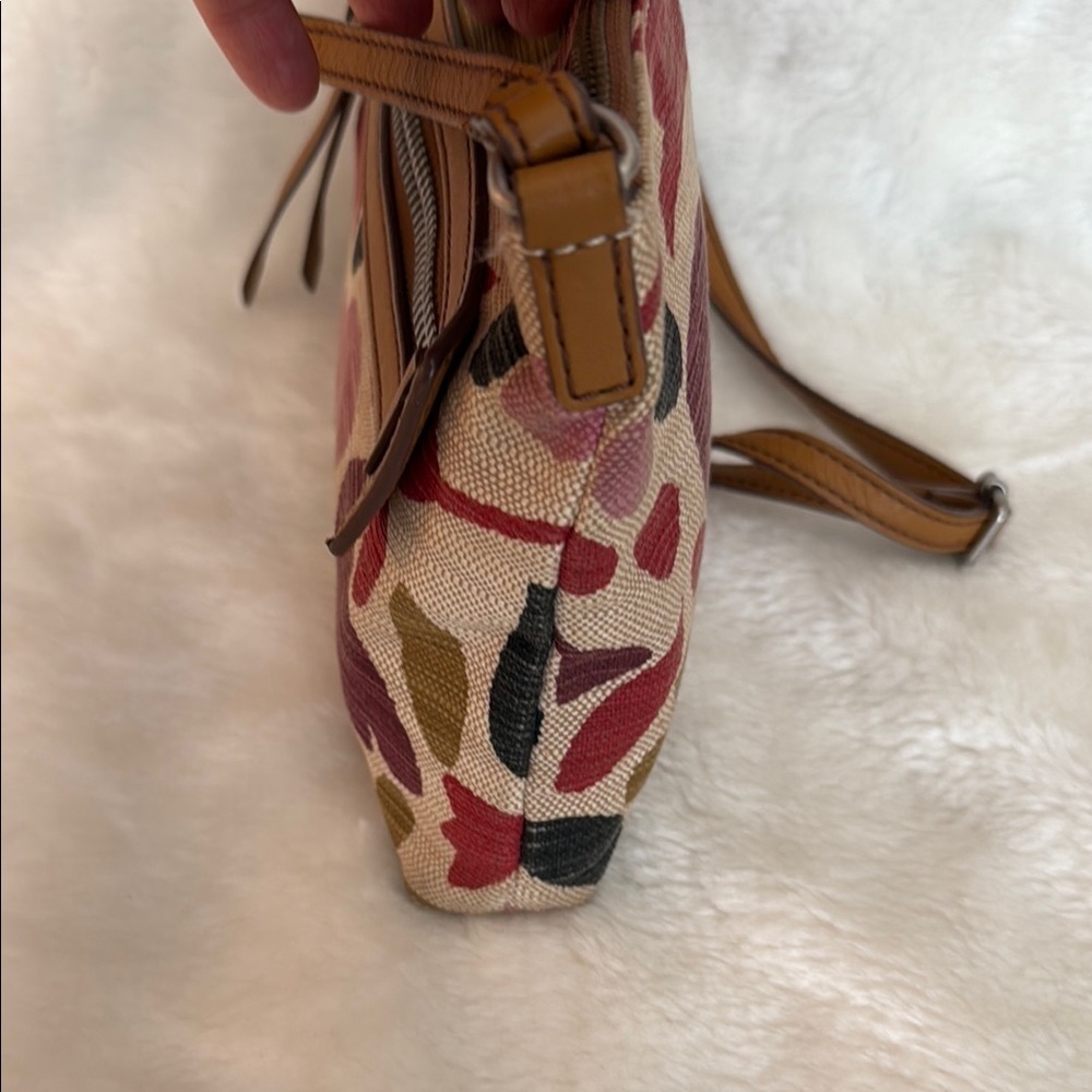 Fossil Red and Brown Clutch with Floral Design - Picture 5 of 15